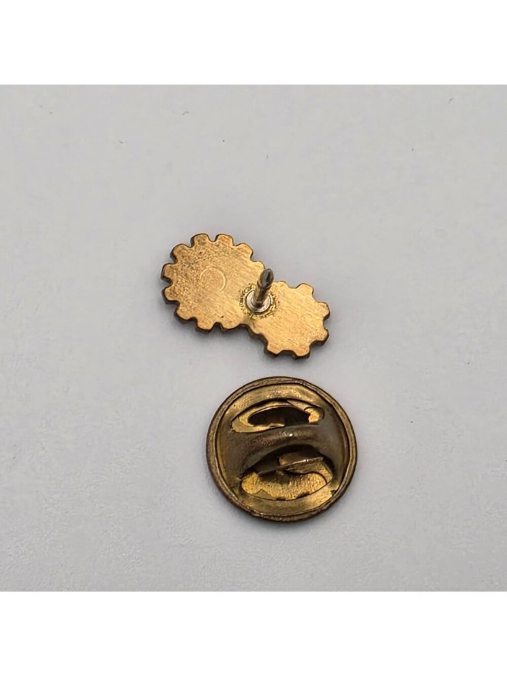 Webelos Activity Badge Scout Engineering Gold Tone Metal Enamel Pin Pinback - Picture 3 of 3